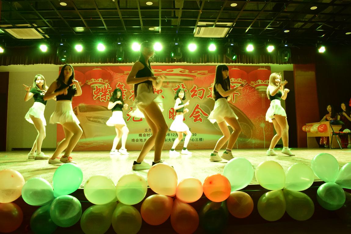 大学生艺术团《shake it》